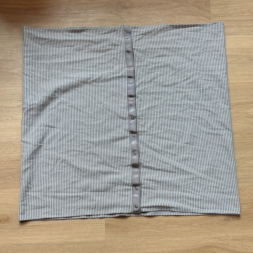 Lululemon Athletica Gray and White Striped “Vinyasa” Scarf